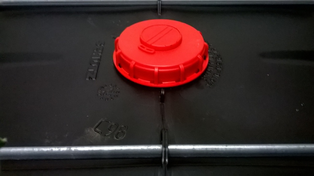 Cuve IBC 1000 litres rénovée - Noir ouverture 150mm - palette plastique "Schutz"