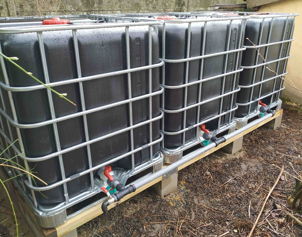 ​​​Cuve IBC 1000 litres rénovée - Noir ouverture 150mm - palette plastique "Schutz"