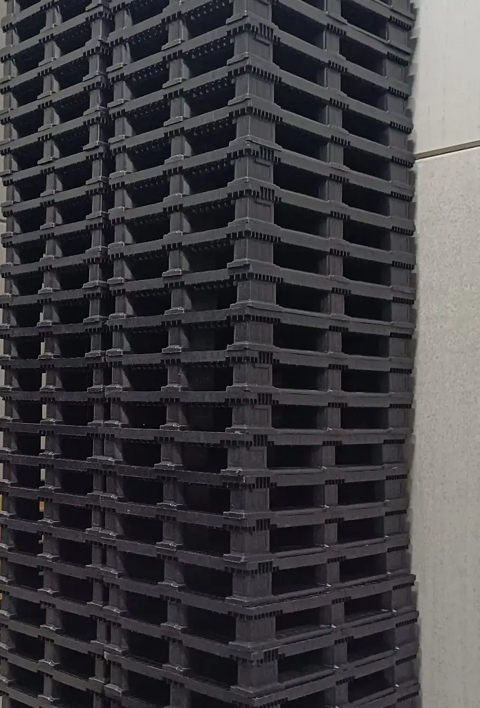 Palette plastique d'occasion comme neuve 80x120cm