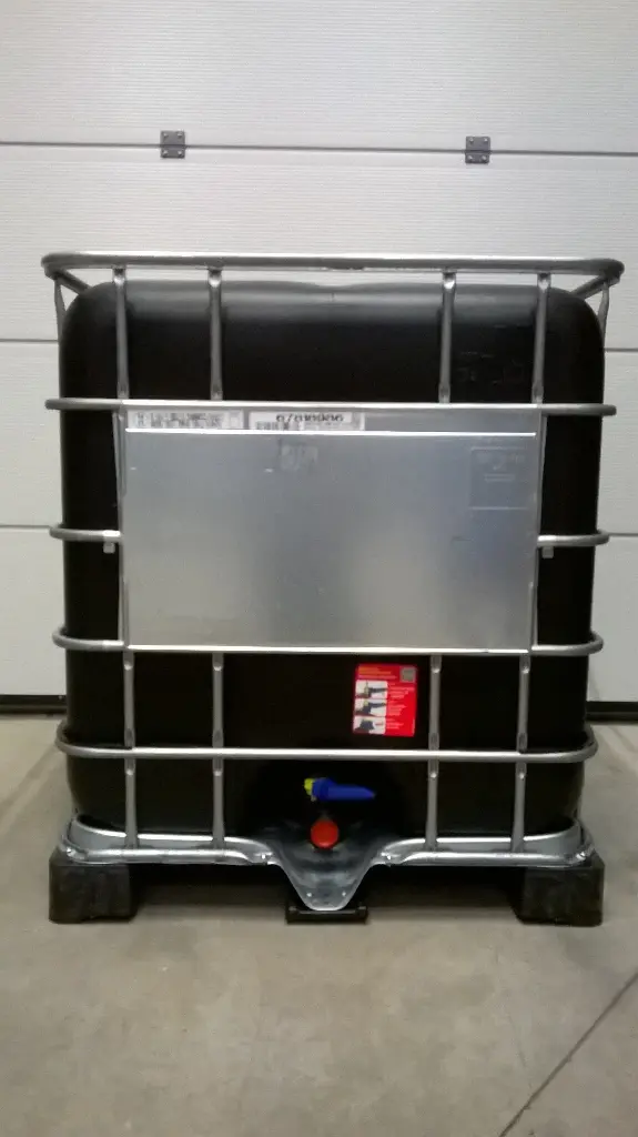 ​​​​​Cuve IBC 1000 litres reconditionnée poche neuve Noir - Ouverture 225mm - Palette plastique "Schutz" 