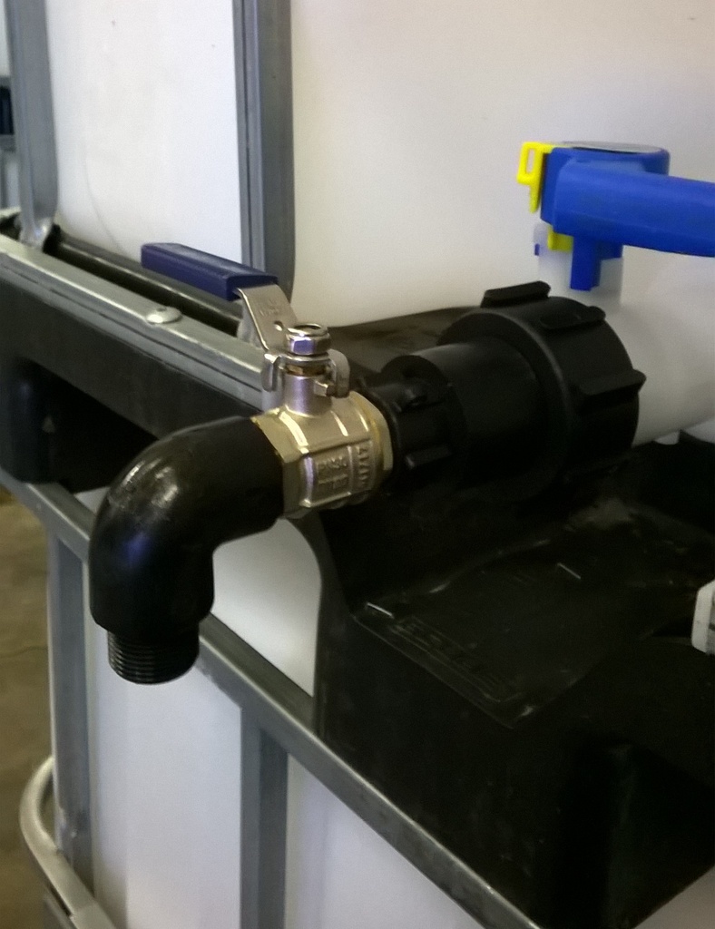 Raccords IBC S60x6 + vanne en laiton + coude de sortie